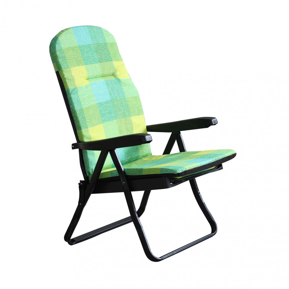 Poltrona relax Cipro in posizione eretta su sfondo bianco, pronta per offrire un comfort avvolgente.
