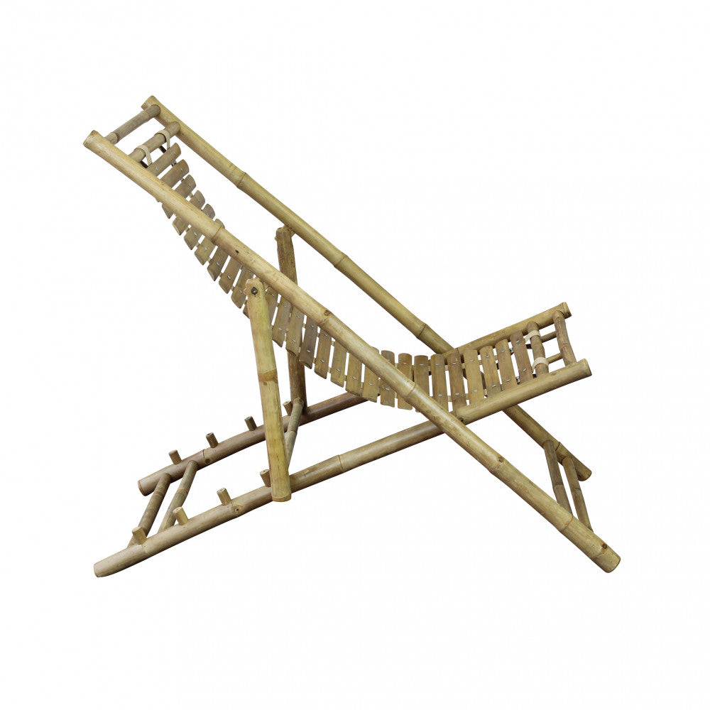 Sdraio dondolo Bellini posizionata in un giardino per momenti di relax.