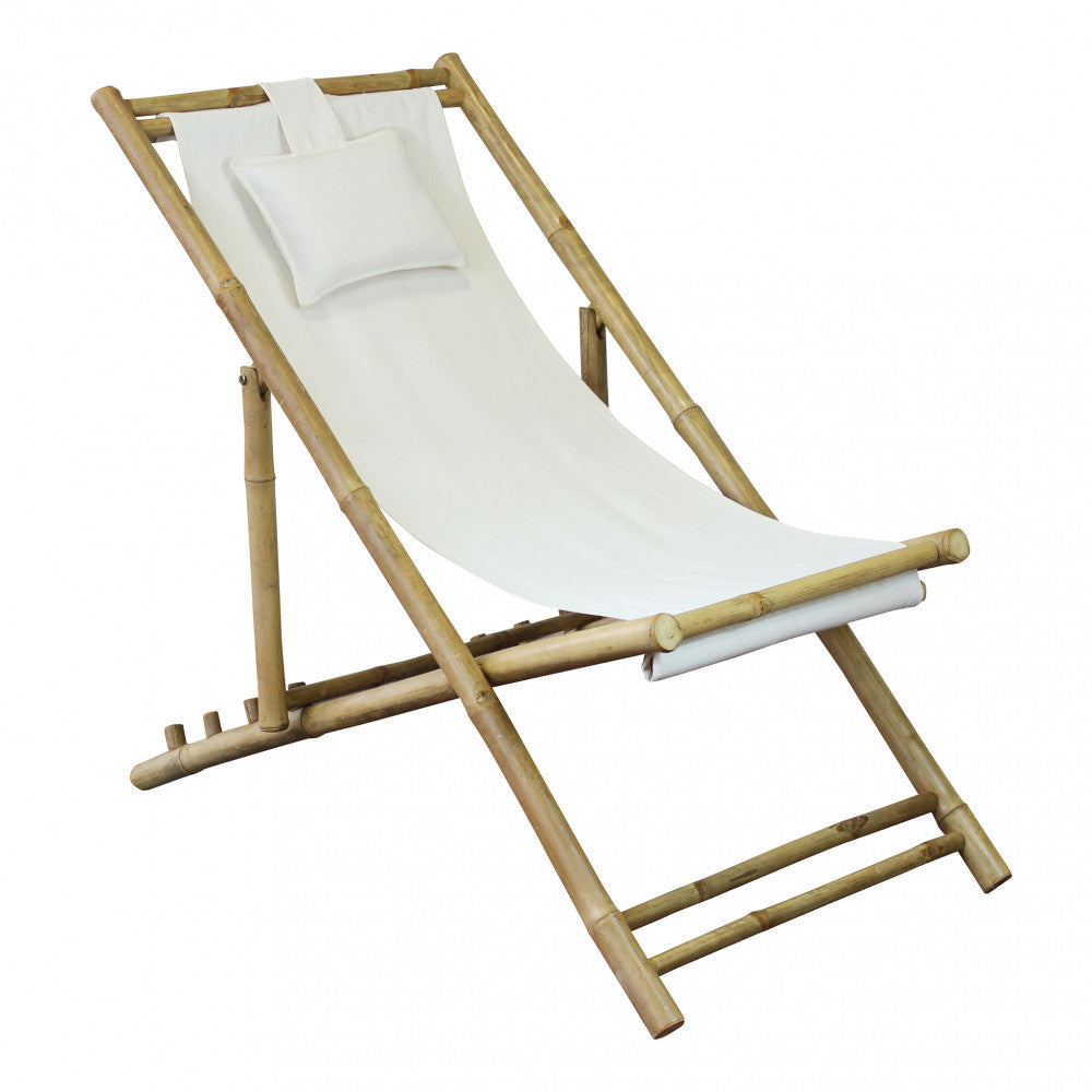 Sdraio dondolo Daiquiri bianca posizionata in un giardino per momenti di relax.