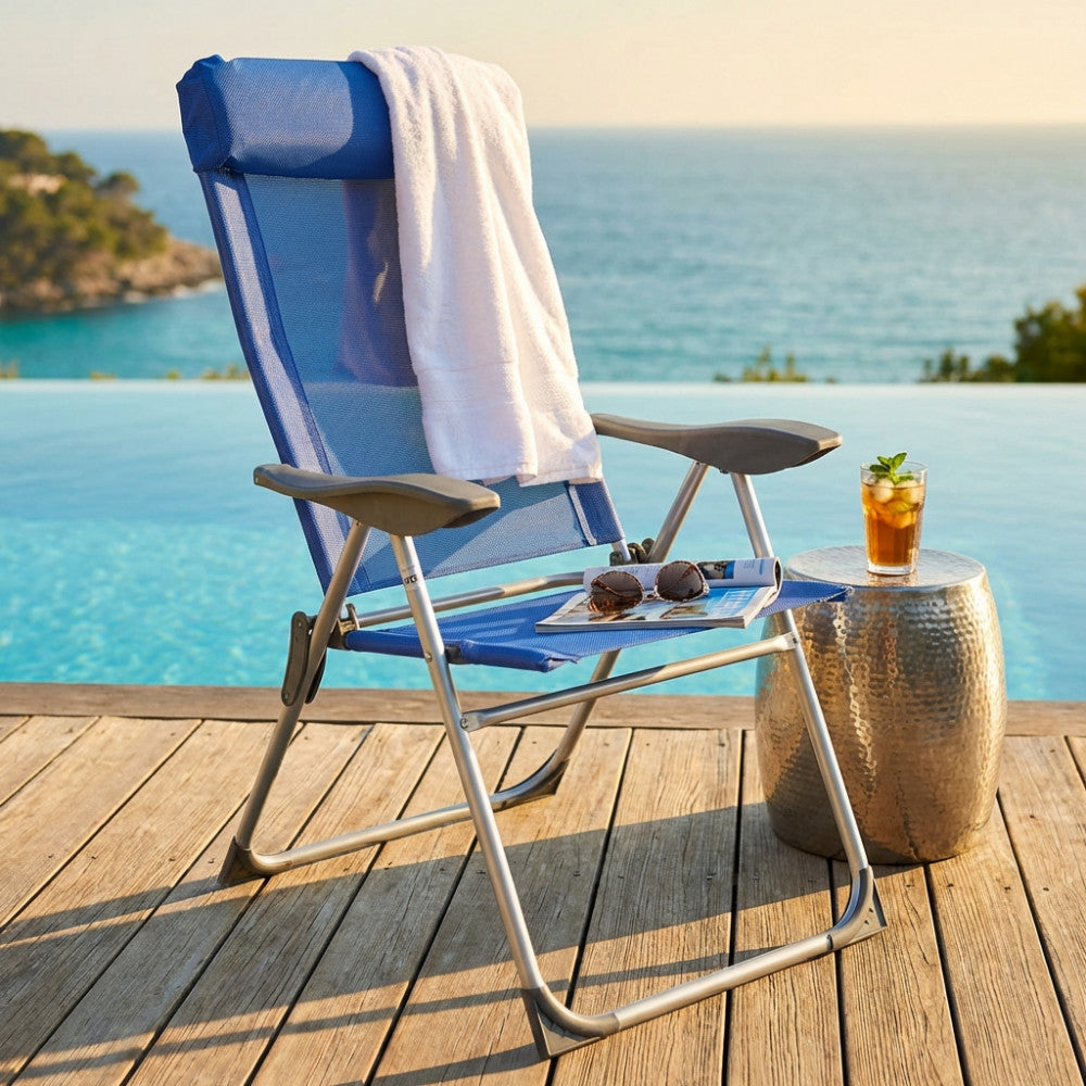 Dettaglio della seduta in tessuto tecnico e dei braccioli della sedia Cosma