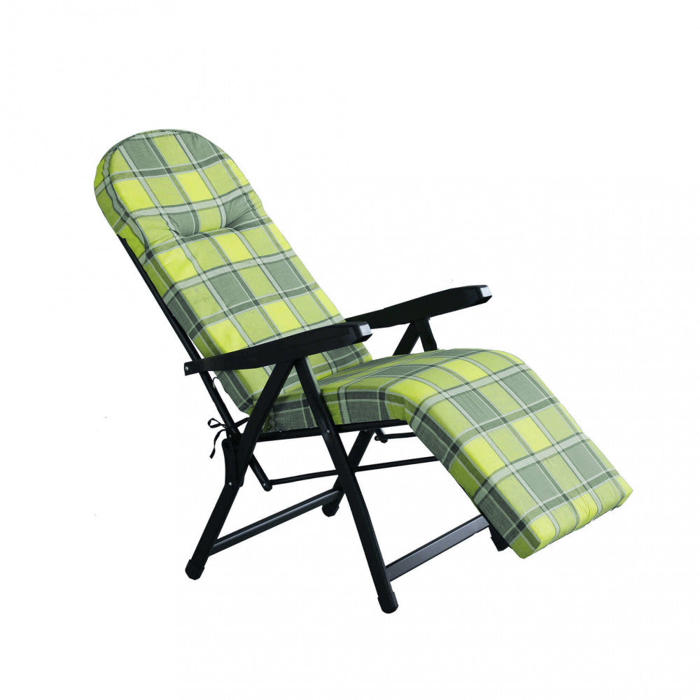 Poltrona relax Rodi isolata su sfondo bianco, che mostra l'inclinazione ergonomica e il cuscino imbottito con motivo tartan.