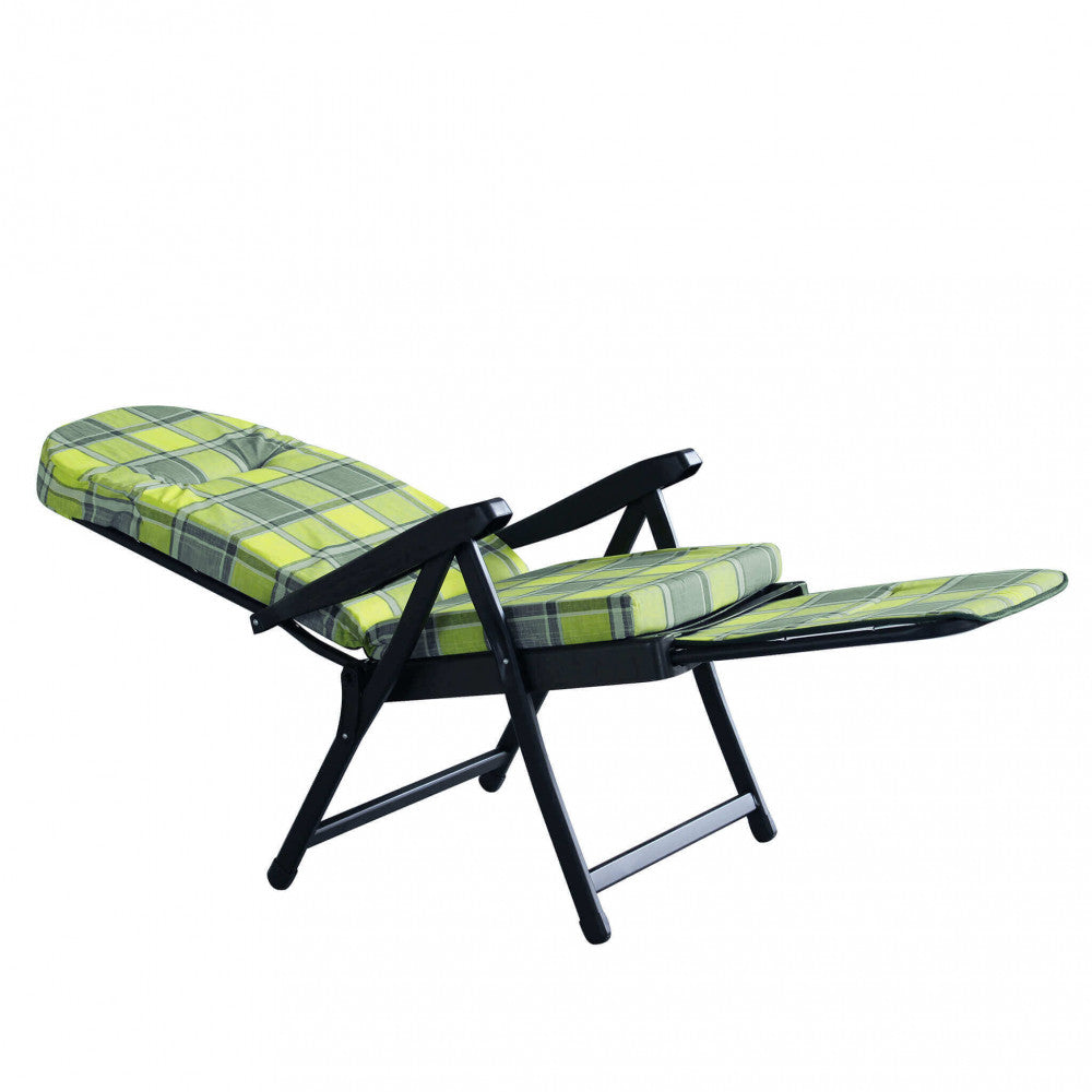 Poltrona relax in posizione quasi orizzontale per un riposo completo.