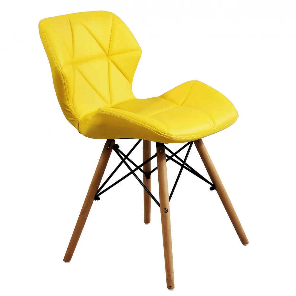 Sedia Annapolis gialla, imbottita in ecopelle con gambe in legno, stile moderno, panoramica frontale