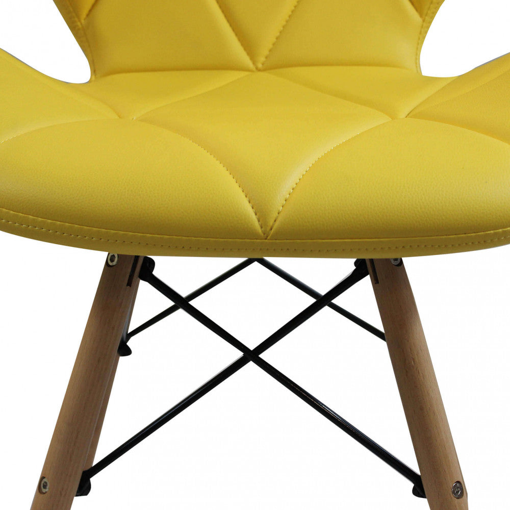Sedia moderna gialla Cosma in ambiente living