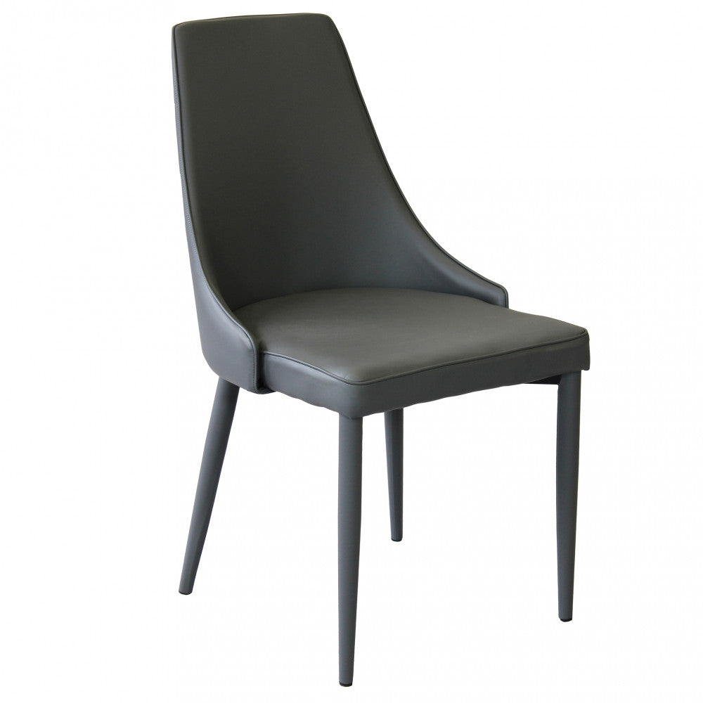 Sedia Camille in ecopelle grigio scuro, vista frontale angolata su sfondo bianco.