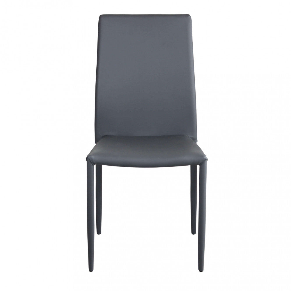 Vista frontale della sedia Cammie, che evidenzia la seduta ergonomica e la struttura in acciaio rivestito.