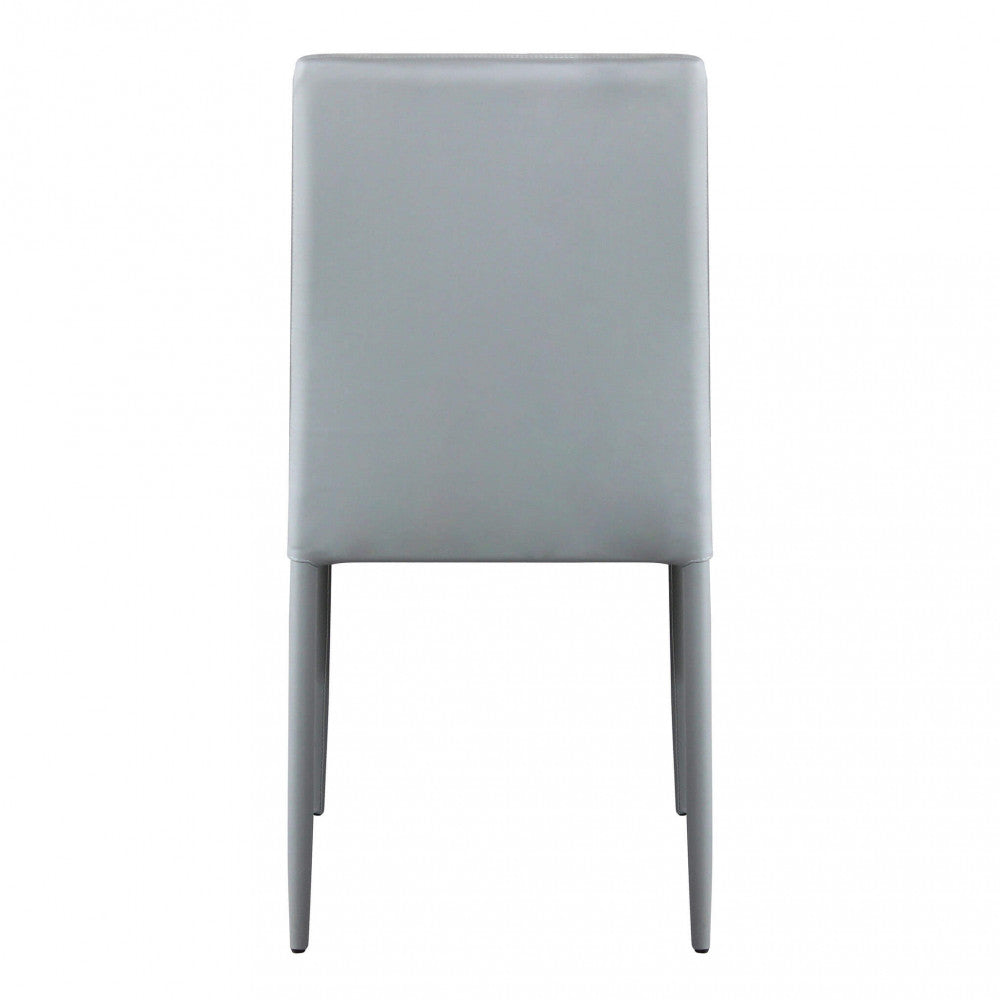 Vista posteriore diretta della sedia Cammie con gambe in acciaio completamente rivestite.