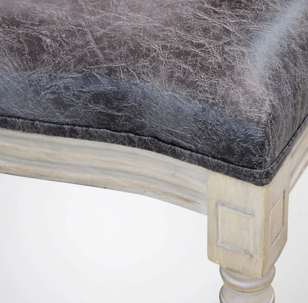 Sedia Constance Ecopelle Vintage Grigio: Comfort Industriale di Lusso, particolare seduta