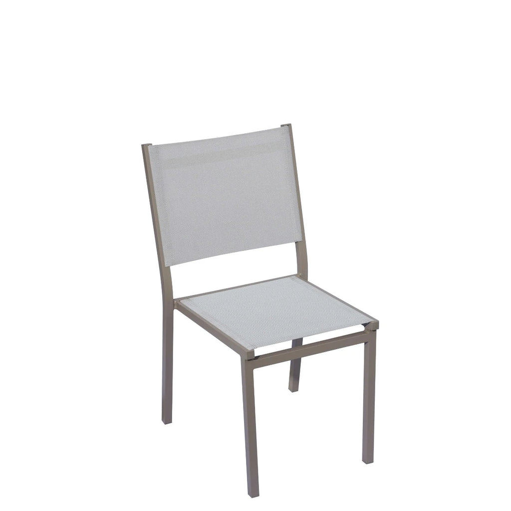 Sedia Elba in Alluminio Tortora con seduta in Textilene, impilabile e resistente, ideale per giardino e terrazza.