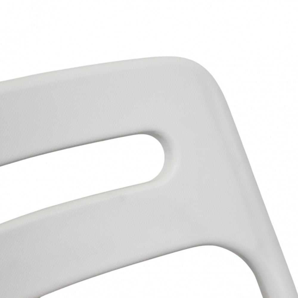 Dettaglio ravvicinato dello schienale ergonomico della sedia Elisabeth in acciaio bianco.