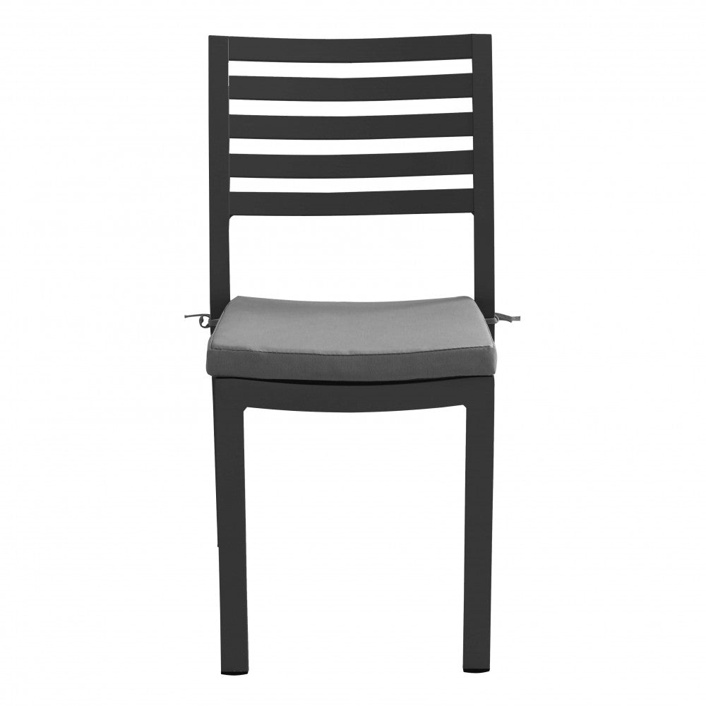 Sedia Formentera in alluminio color antracite con cuscino taupe.