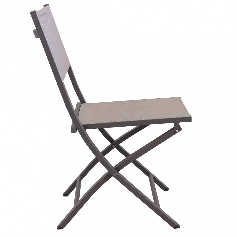 Profilo laterale della sedia pieghevole Georgia, mostrando il meccanismo di chiusura e l'inclinazione ergonomica.