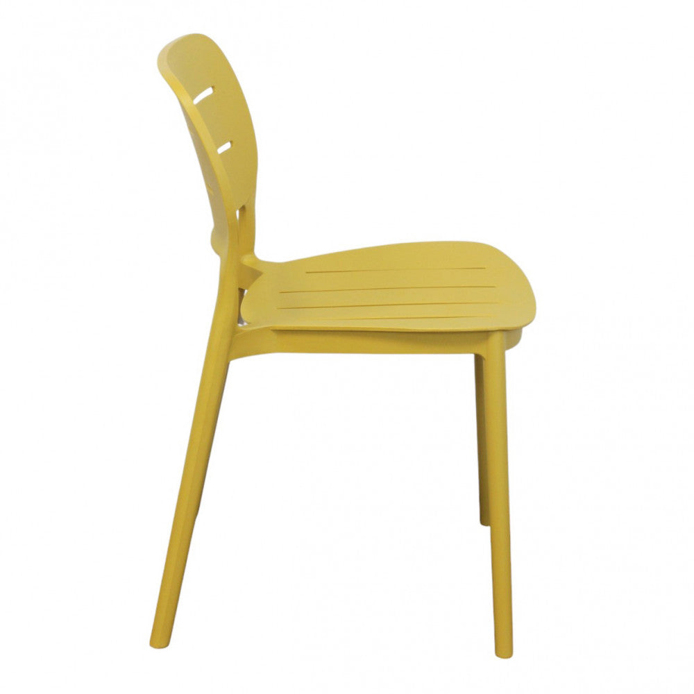 Profilo laterale della sedia GISELLE gialla, mostrando la curvatura ergonomica dello schienale.