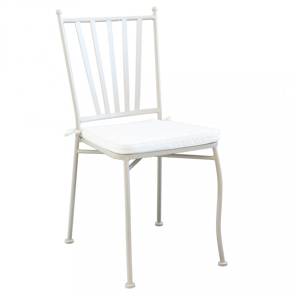 Sedia outdoor Cosma Giunone ambientata in giardino
