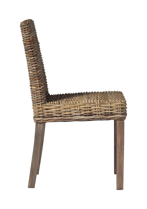 Sedia Lisbona Grey Kubu con struttura in legno e seduta in fibra naturale, ideale per interni e verande, vista laterale