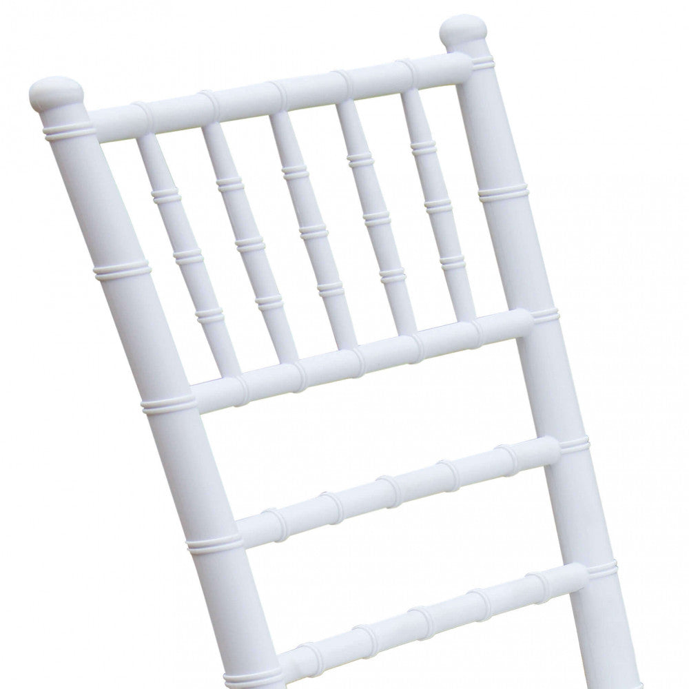 Sedia da Esterno Impilabile Nelly color bianco, realizzata in polipropilene.