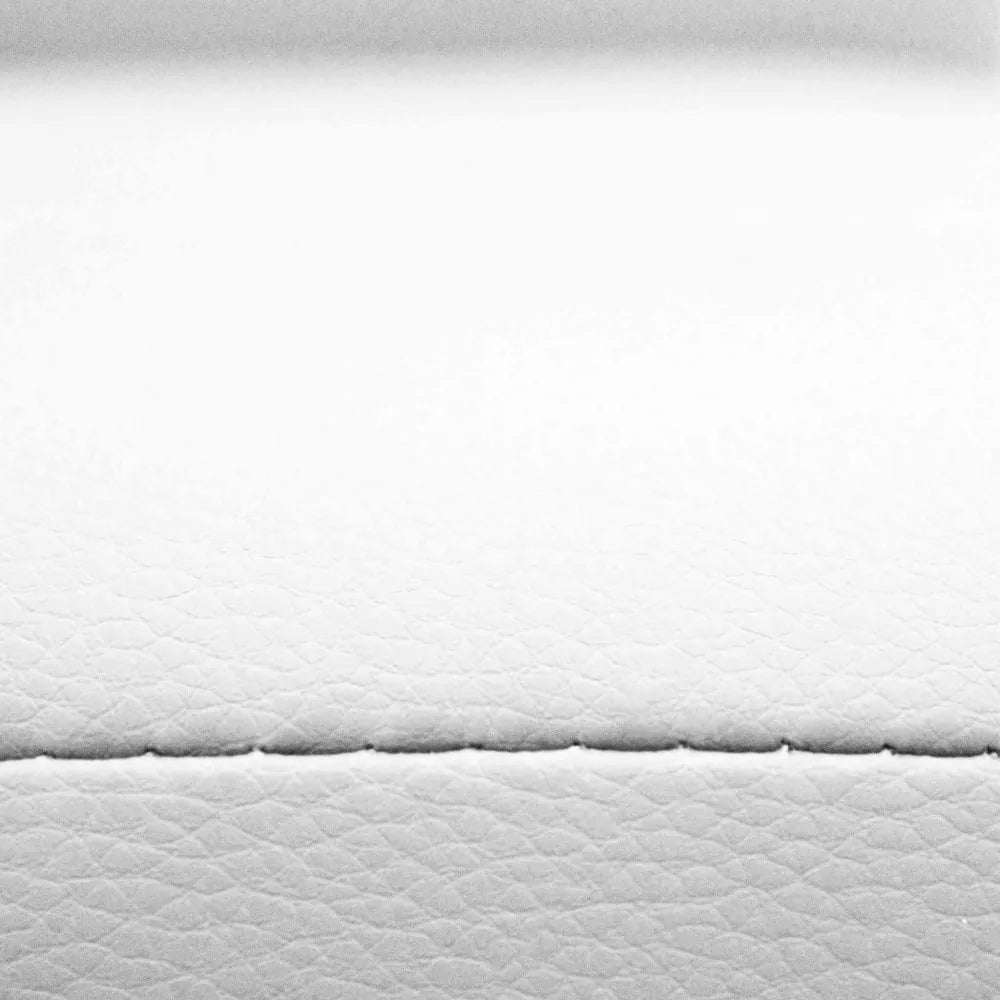 Sedia Ivy imbottita bianca con struttura in metallo, sedia alta e moderna per sala da pranzo, particolare delle cuciture