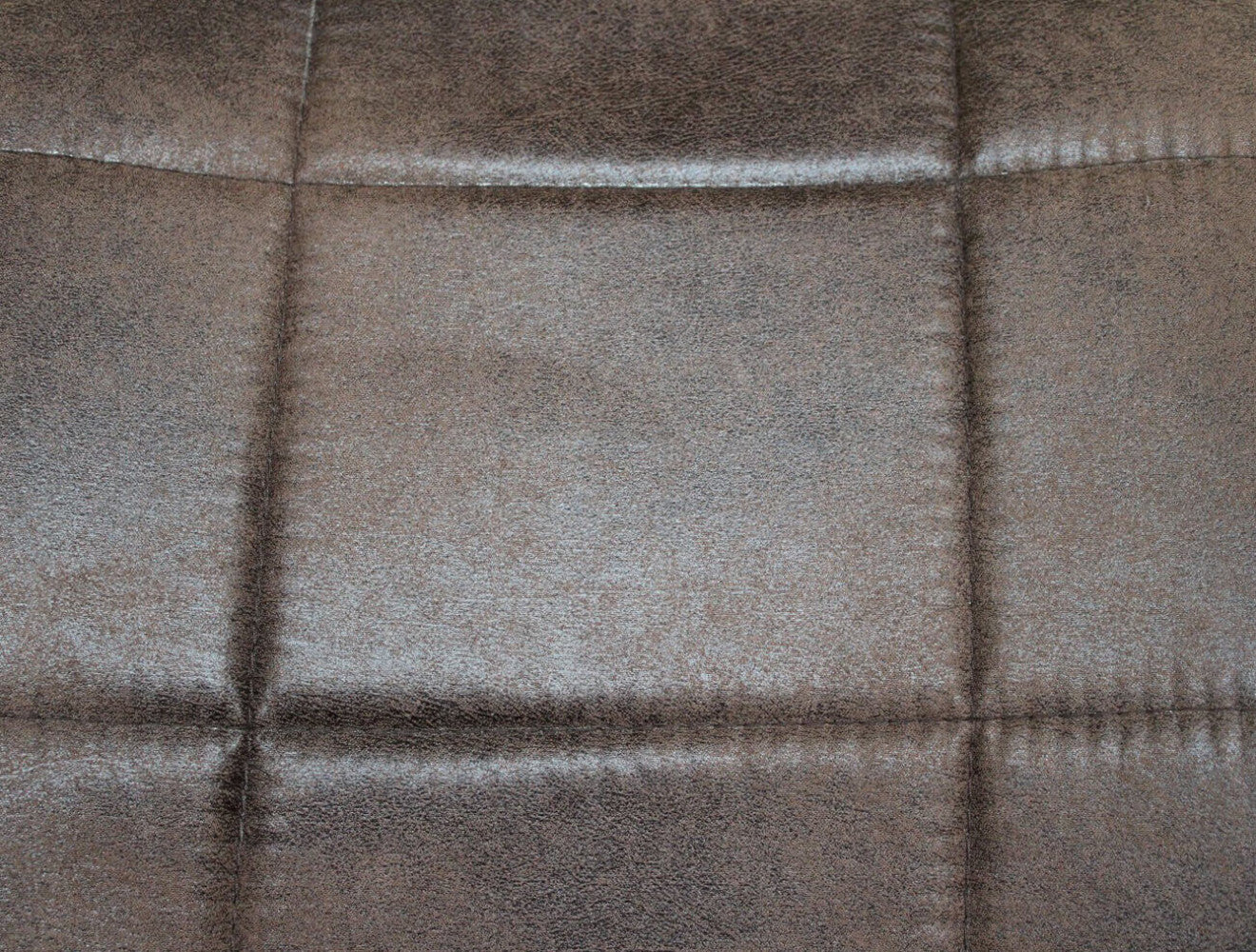 Sedia Cosma con Impunture Geometriche