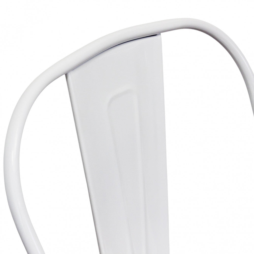 Particolare dello schienale curvo in metallo bianco della sedia Lola.