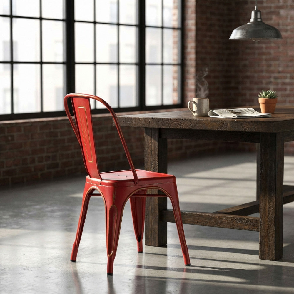 Vista posteriore della sedia Lola Red Antico in acciaio, inserita in un loft industriale con ampie finestre.