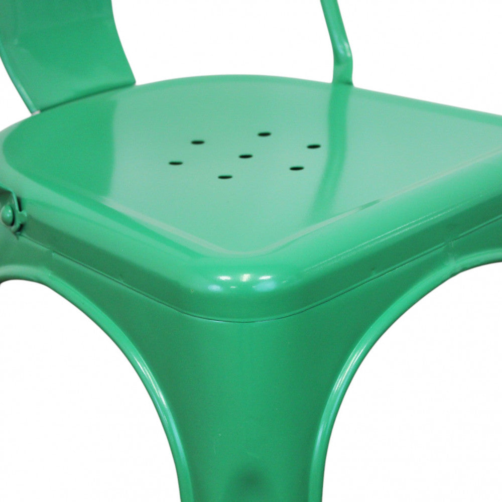 Dettaglio ravvicinato della seduta verde con fori di traspirazione e finitura lucida.