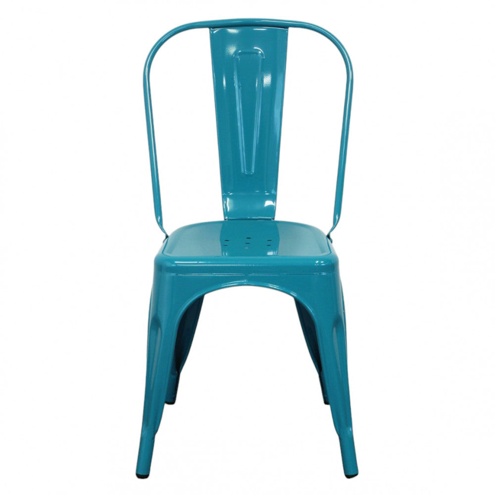 Vista frontale dritta della sedia Lola che evidenzia la struttura solida e le gambe robuste.