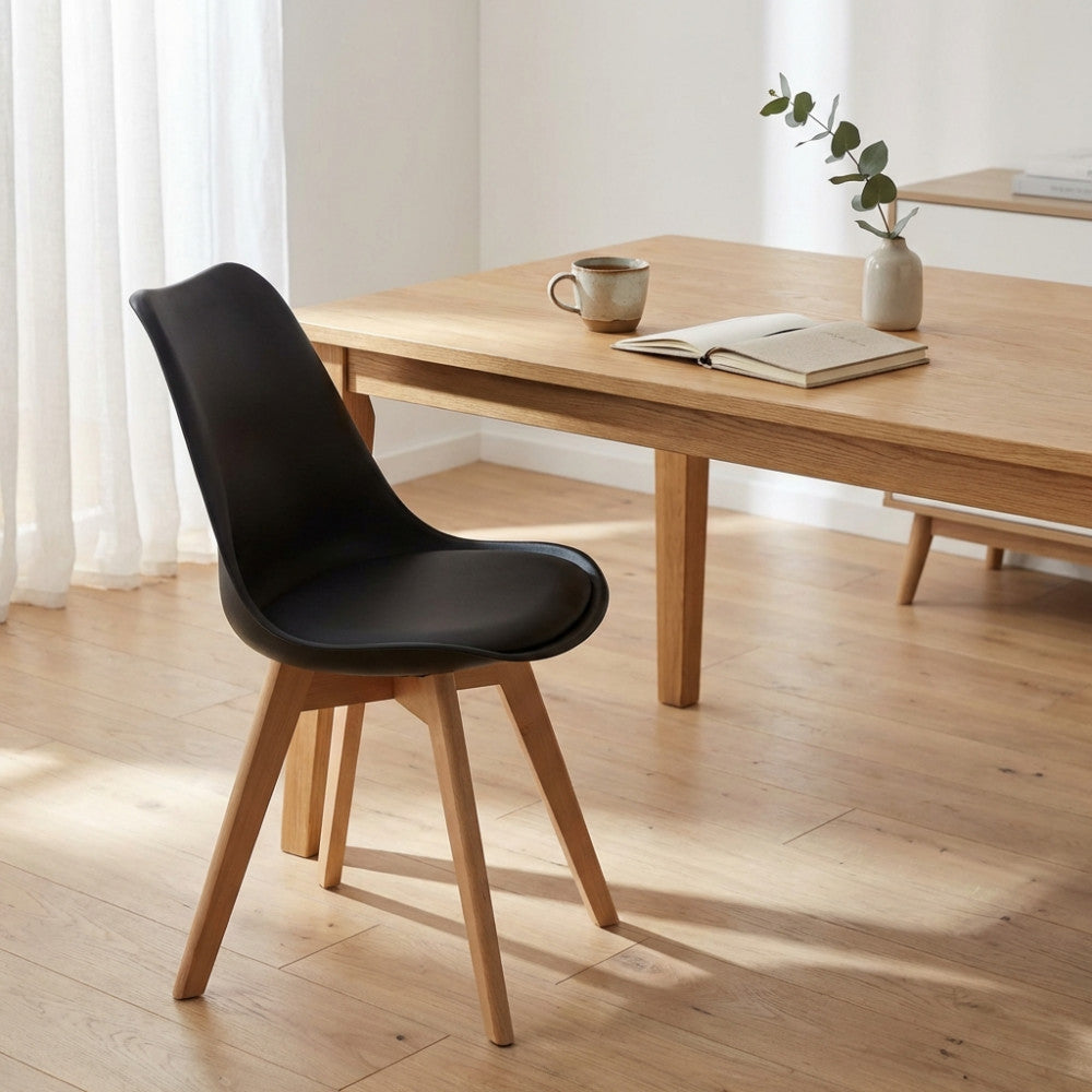 Sedia Marsiglia Cosma nera con gambe in legno
