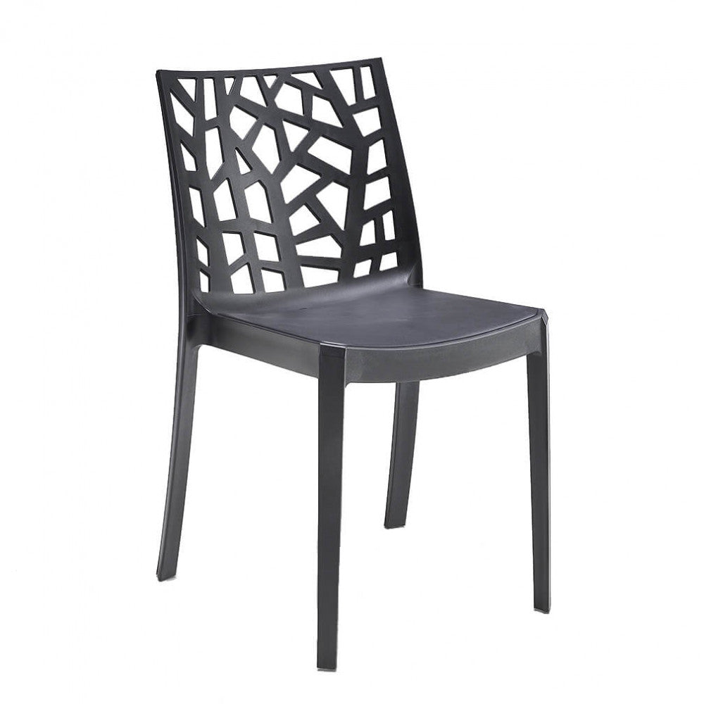 Sedia Matrix antracite in un ambiente esterno moderno.