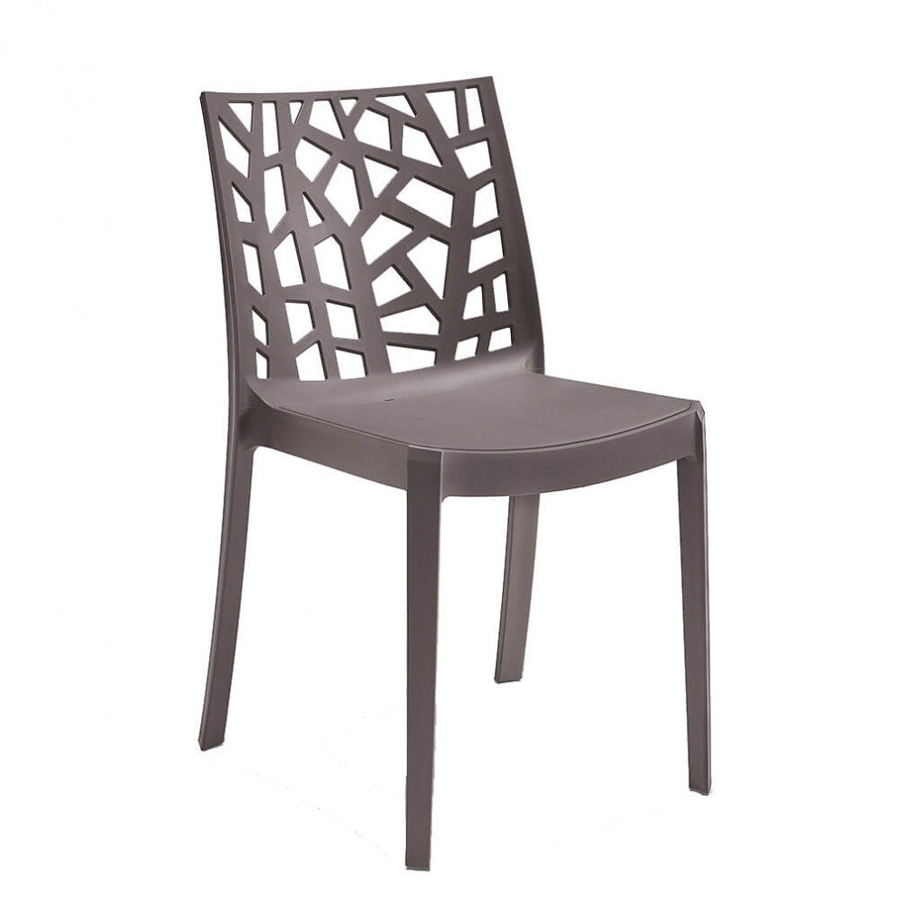 Vista frontale angolata della sedia Matrix in colore taupe, che evidenzia il design geometrico dello schienale su sfondo bianco.