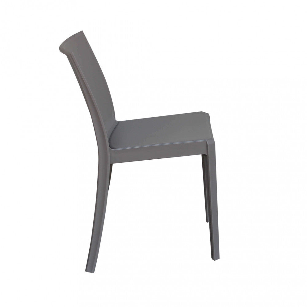 Sedia da Esterno Perla taupe in un ambiente moderno e raffinato.