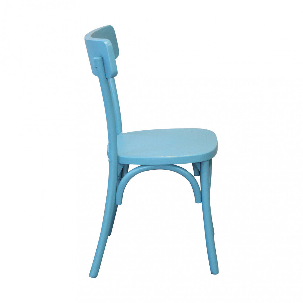 Profilo laterale della sedia azzurra, che mostra la leggera curvatura ergonomica dello schienale.