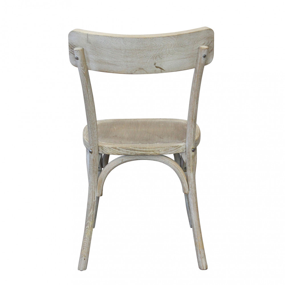 Vista posteriore completa della sedia shabby chic, che mostra il design pulito e senza braccioli.