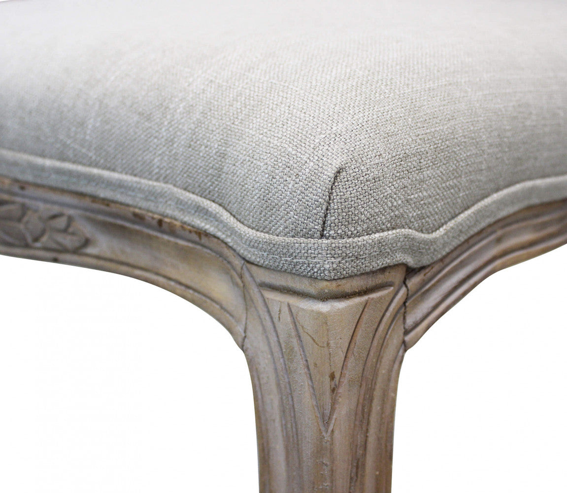 Sedia Romy in Tessuto Grigio, vista frontale, ideale per sala da pranzo moderna, dettaglio intarsiato