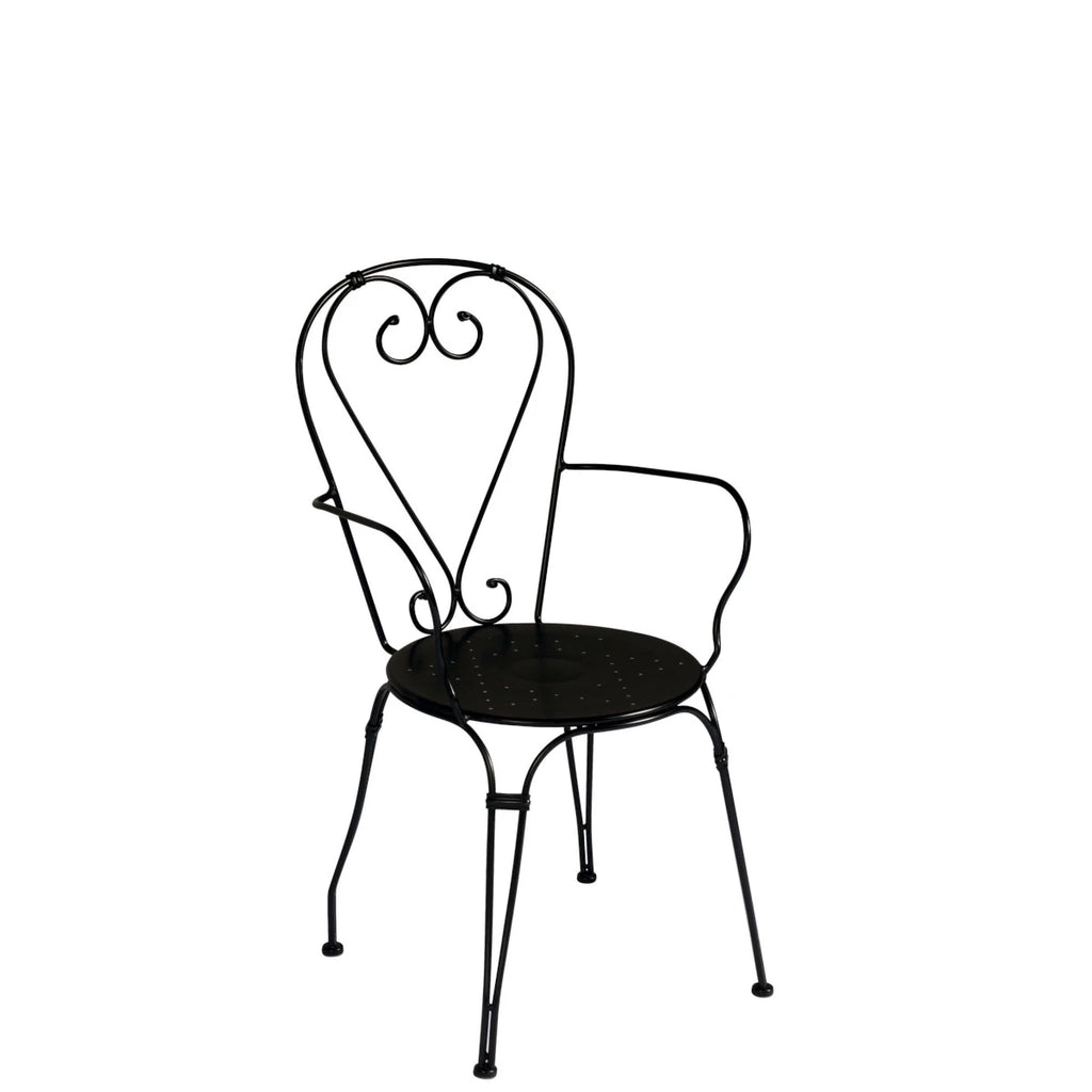 Sedia Stresa Antracite con braccioli in ferro con verniciatura antiruggine, impilabile per esterni.