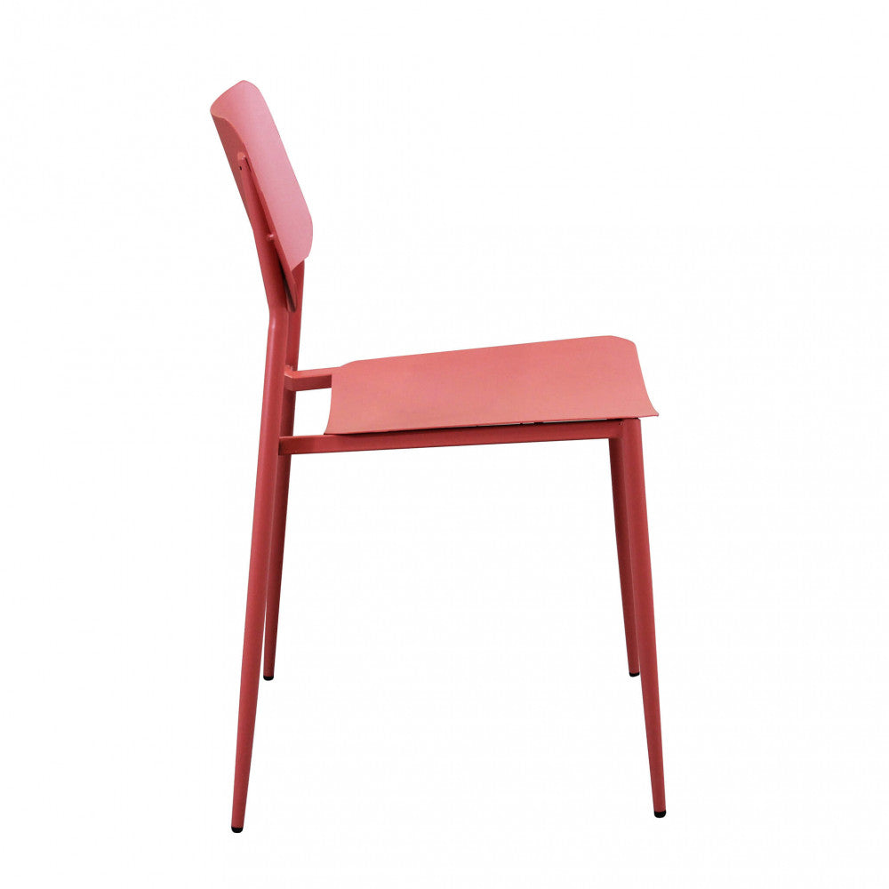 Diverse sedie Vega impilate, che mostrano la funzionalità salvaspazio.