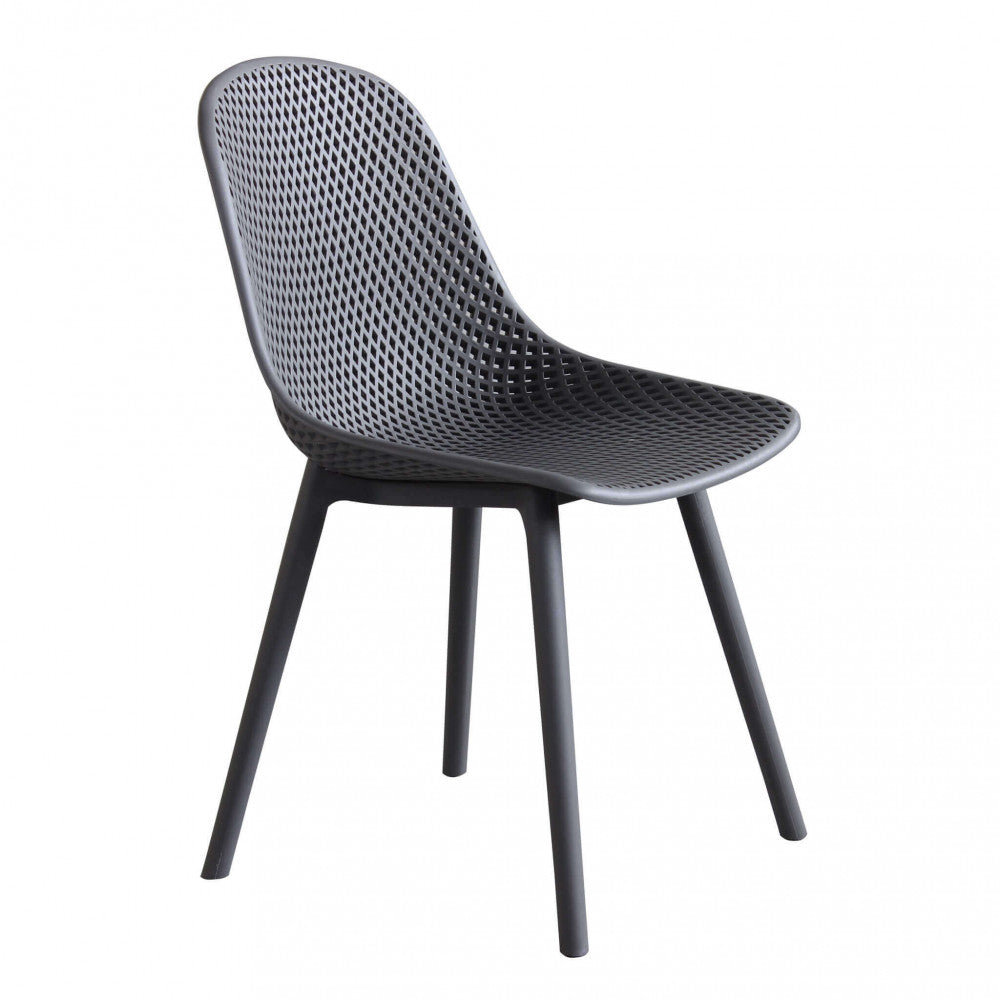 Vista frontale angolata della sedia Vichy in plastica taupe, che evidenzia il design traforato a rombi della seduta senza braccioli.