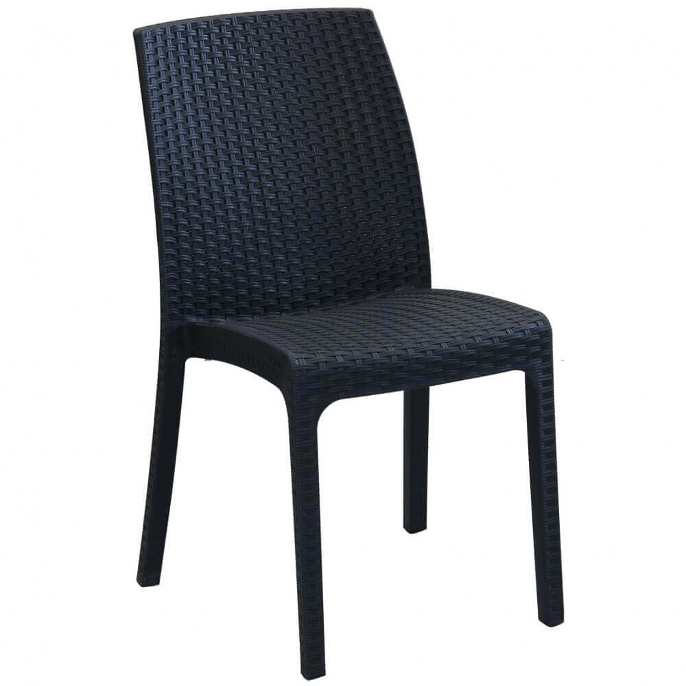 Sedia Virginia senza braccioli in wicker antracite, vista frontale su sfondo neutro che ne esalta l'intreccio.