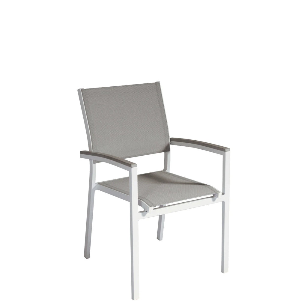 Sedia Volterra/Viareggio CHA22B in Alluminio Bianco con seduta Textilene Tortora, braccioli in Resin Wood Grigio Sbiancato e impilabile.