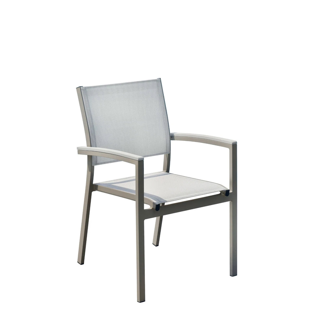 Sedia Volterra/Viareggio CHA22T in Alluminio con seduta Textilene Tortora, braccioli in Resin Wood Grigio Sbiancato e impilabile.