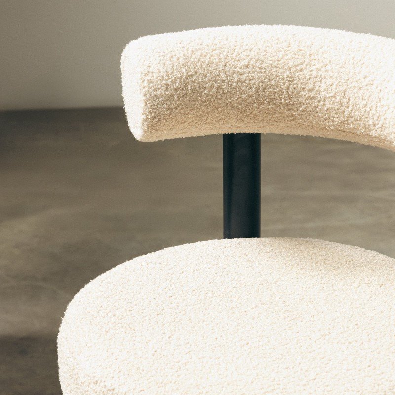 Set da 2 sgabelli Perer in bouclé beige con gambe nere - NN-PER-UPH-STO-BEI-603 - foto 3