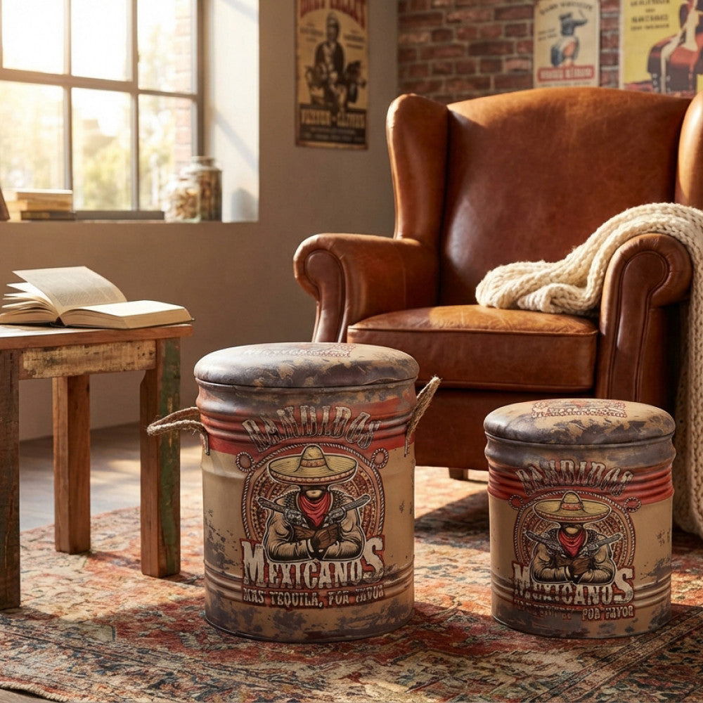 Dettaglio stampa vintage e finiture rustiche sui pouf Cosma