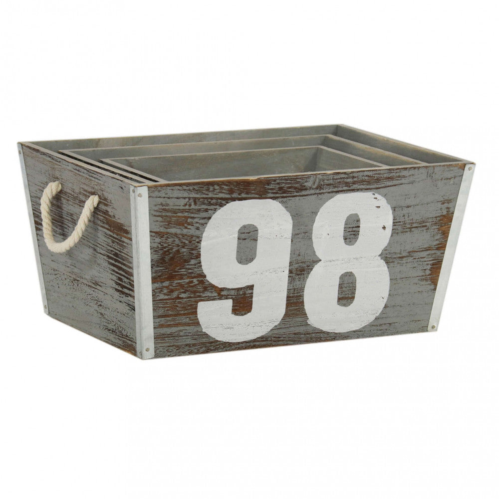 Le tre cassette in legno Zoe impilate l'una dentro l'altra, evidenziando il numero 98 stampato in bianco e i robusti manici in corda laterali.