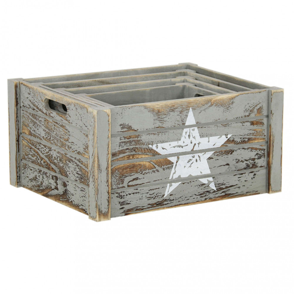 Dettaglio ravvicinato delle 4 cassette in legno impilate l'una dentro l'altra, mostrando la finitura decapé e la stella bianca decorativa.