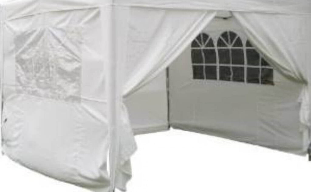Dettaglio del Set Pareti Gazebo Pantheon 3x3 in PVC bianco, con apertura frontale drappeggiata e finestra trasparente ad arco che lascia filtrare la luce naturale.