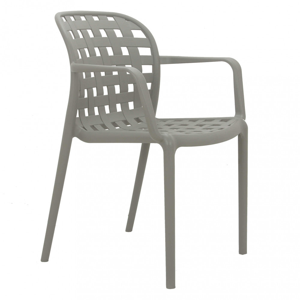 Set di Poltrone Sharon Grigie su un terrazzo moderno con pavimento in legno