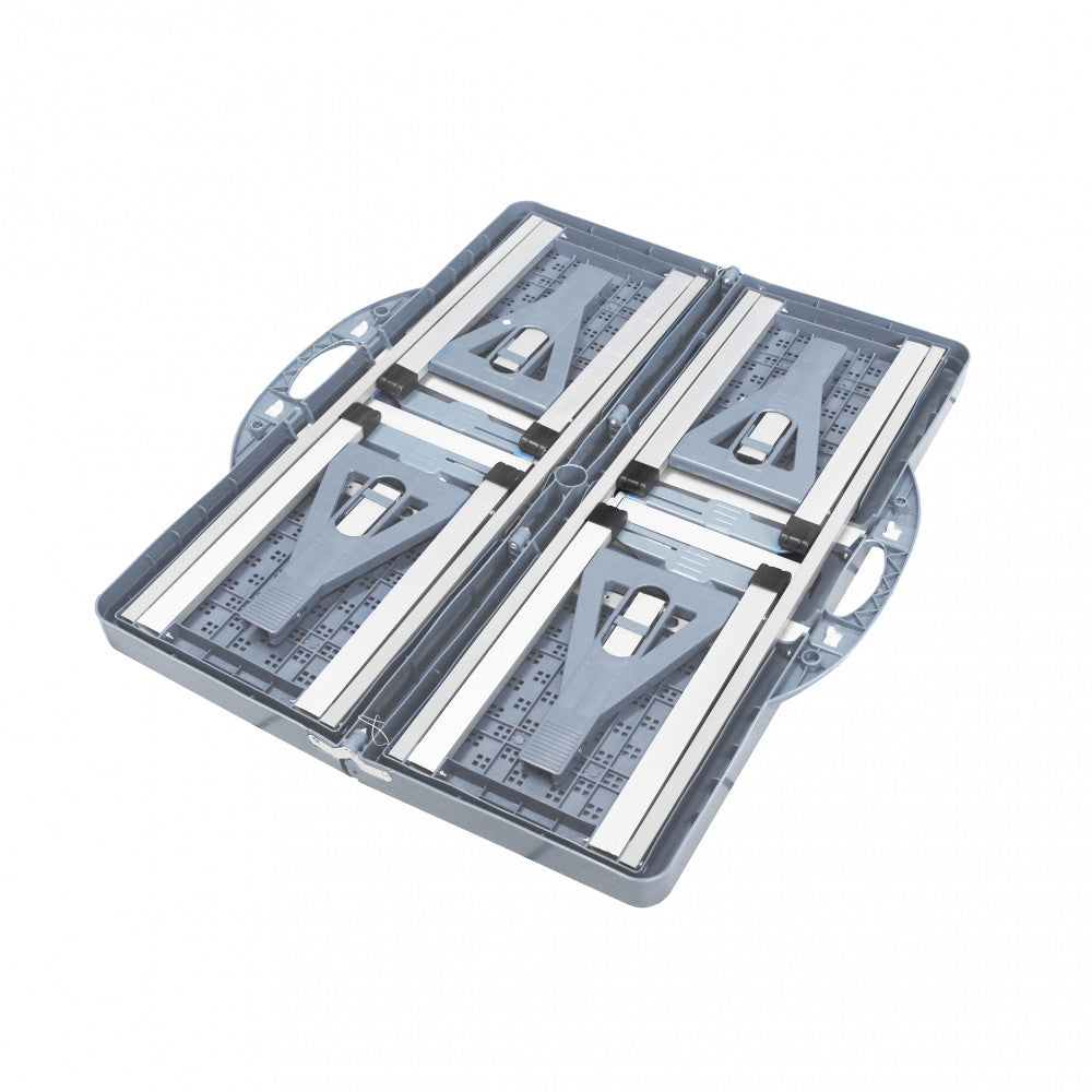 Set tavolo e sgabelli piegato, che evidenzia le sue dimensioni compatte e la facilità di stoccaggio, perfetto per ottimizzare lo spazio | Albert Stock