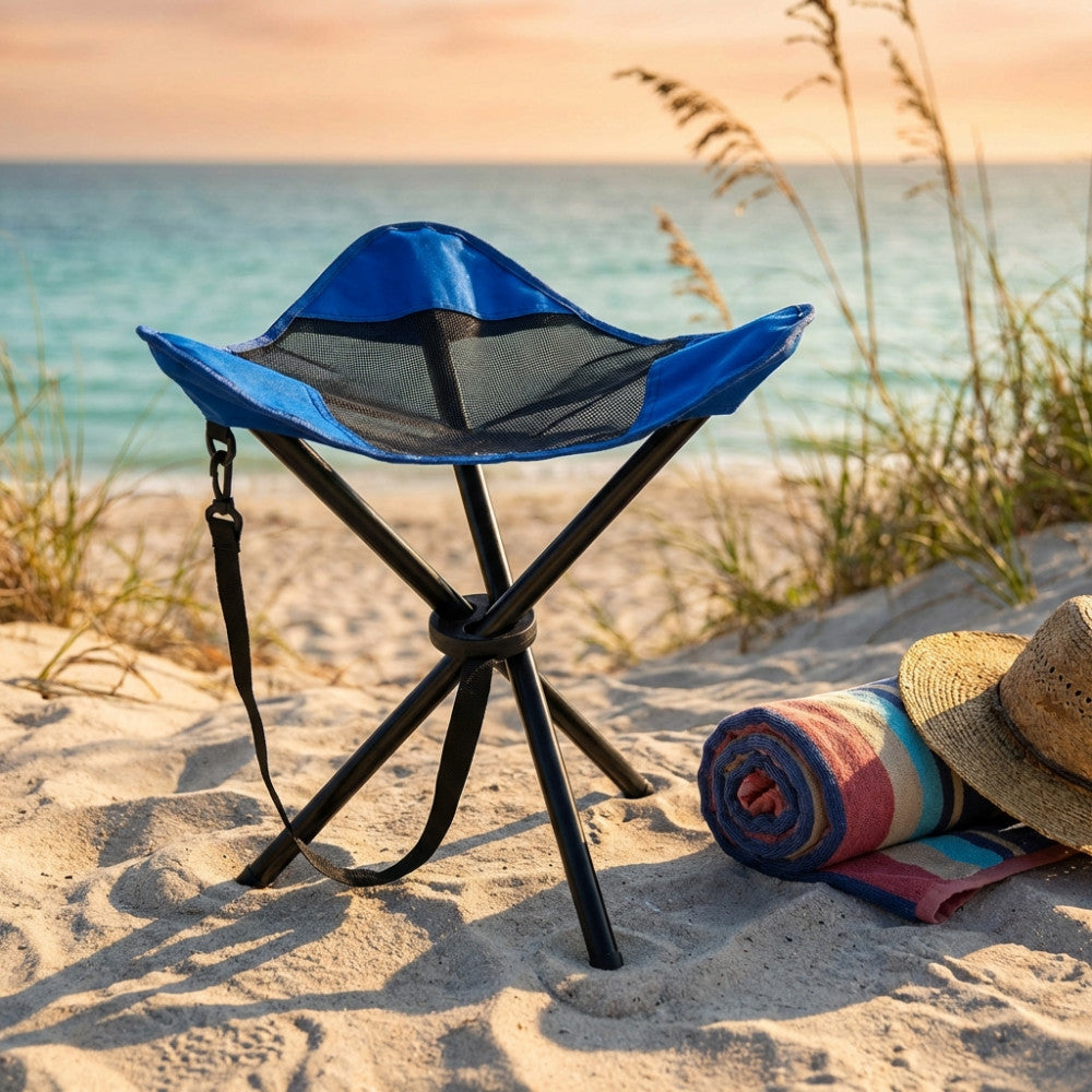 Sgabello pieghevole Cosma Fisher Oxford blu su spiaggia