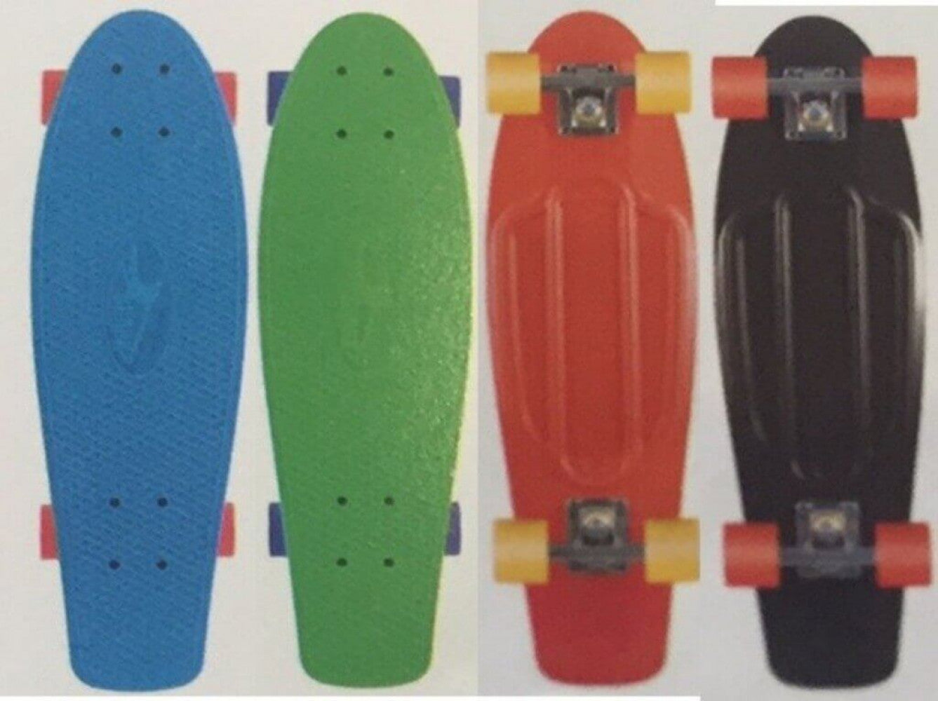 Quattro skateboard cruiser modello Skate Plain 2 disposti verticalmente, caratterizzati da tavole in polimero testurizzato nei colori blu, verde, rosso e nero, con ruote a contrasto in poliuretano.