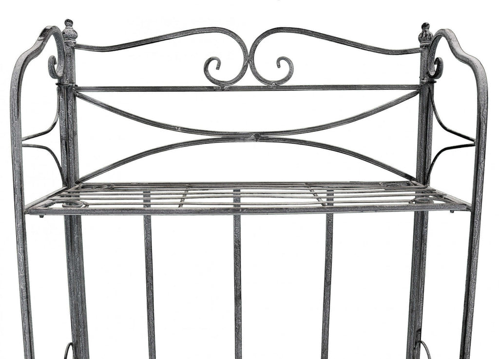 Dettaglio ravvicinato della parte superiore dell'étagère, che mostra le eleganti volute decorative in acciaio e la finitura anticata.