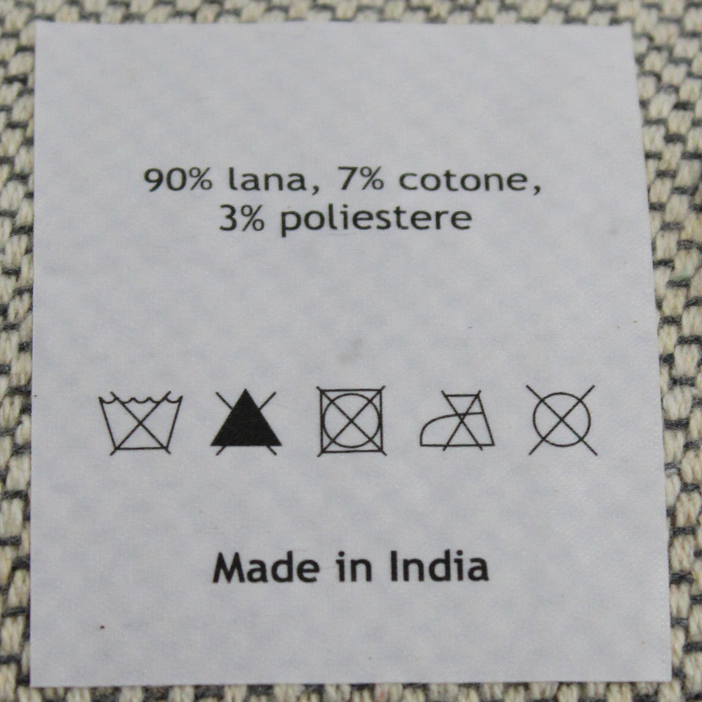 Etichetta del tappeto Ambroise con indicazioni di composizione: 90% lana, 7% cotone, 3% poliestere e Made in India.